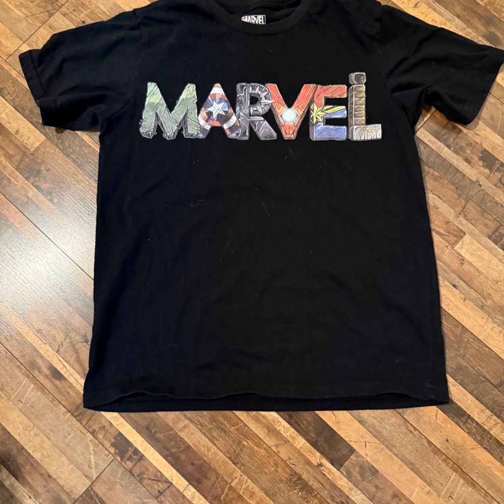 Marvel Avengers Graphic Shirt Kids Superhero Characters Logo Black L/G/G (10/12)